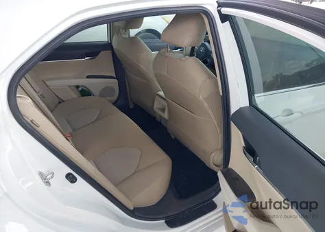 2021 Toyota Camry Le z USA, uszkodzony, nr VIN 4T1C11AK9MU584845